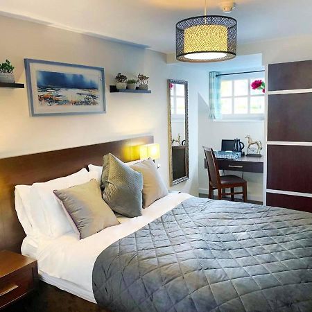 The High Flyer Hotel Ely Bagian luar foto