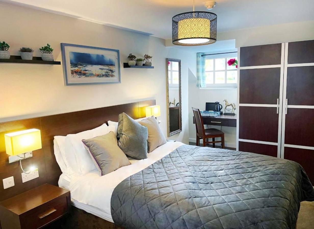 The High Flyer Hotel Ely Bagian luar foto