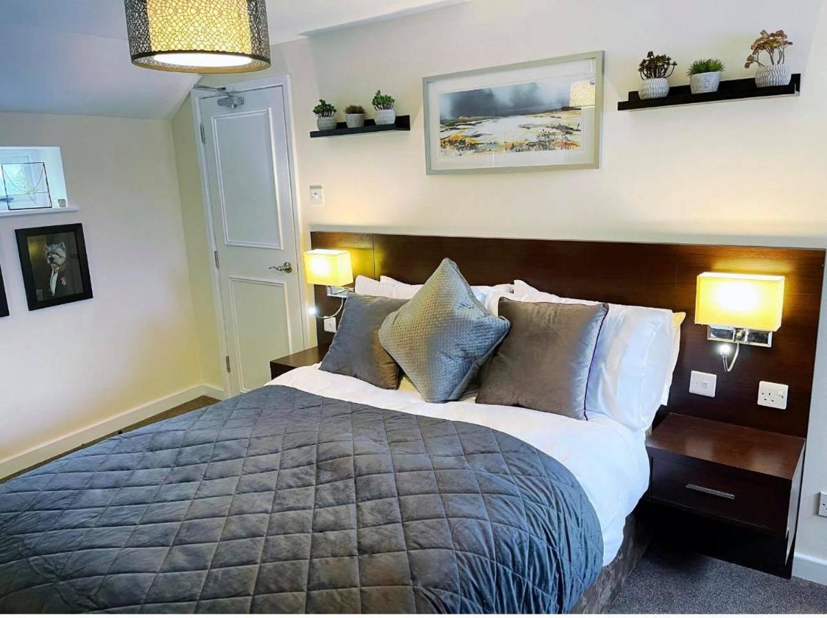 The High Flyer Hotel Ely Bagian luar foto