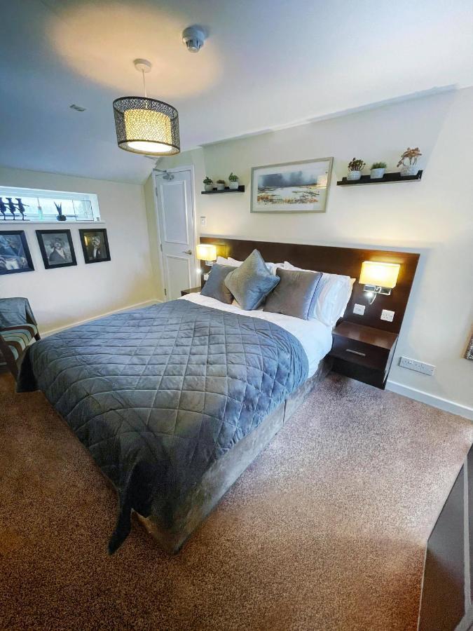 The High Flyer Hotel Ely Bagian luar foto