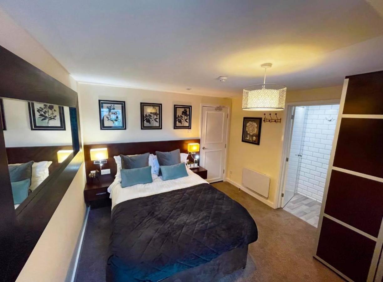 The High Flyer Hotel Ely Bagian luar foto