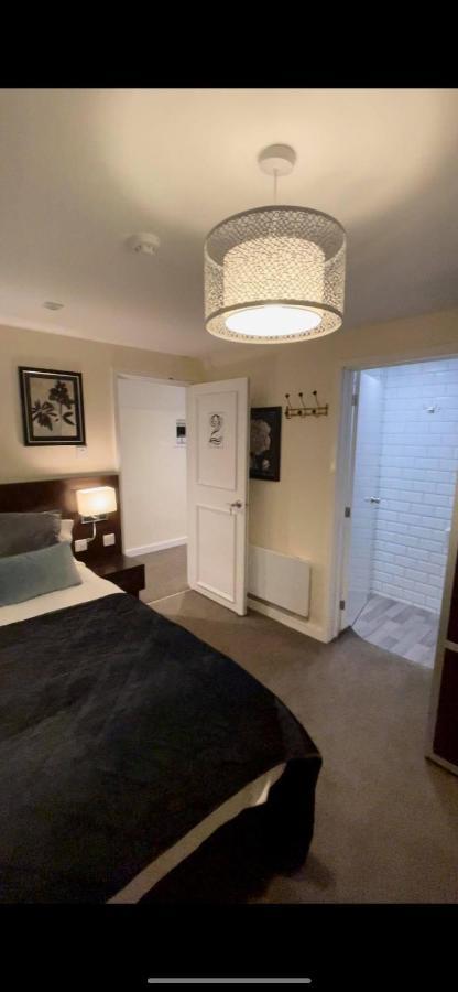 The High Flyer Hotel Ely Bagian luar foto
